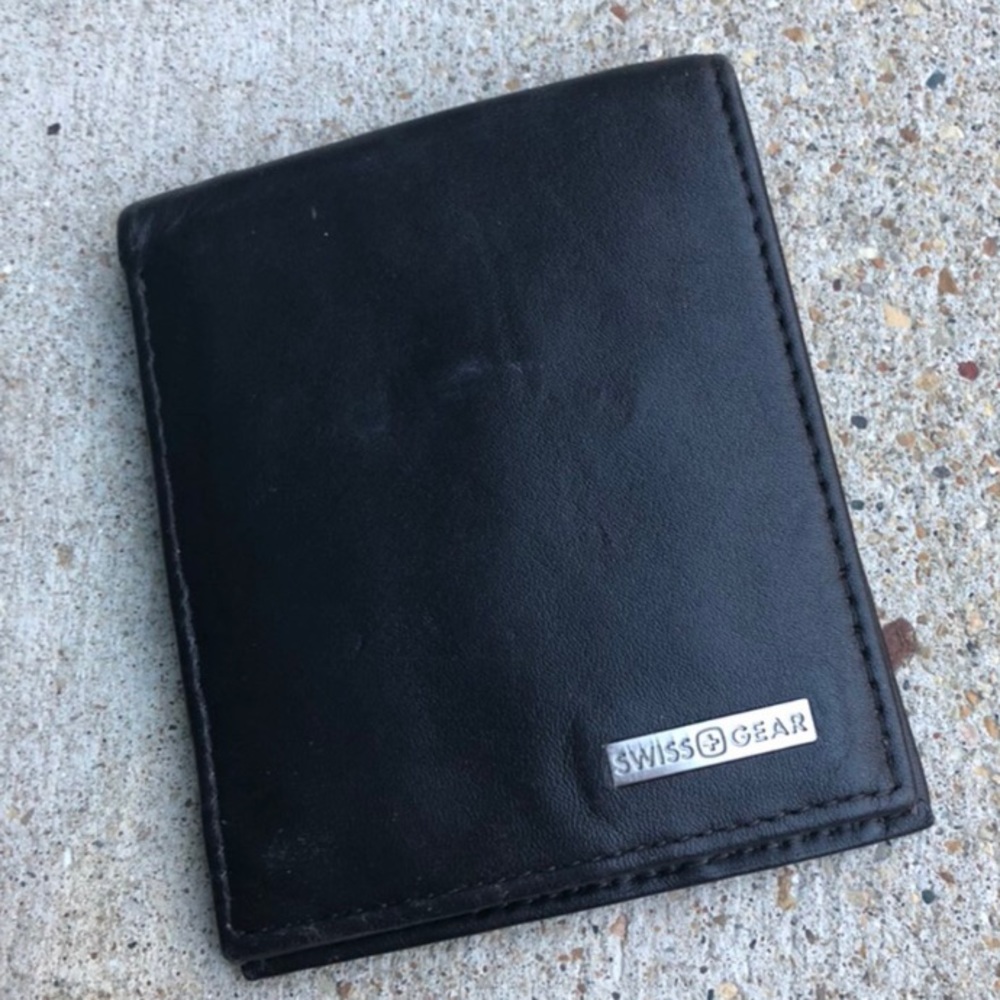 Swissgear wallet in black leather